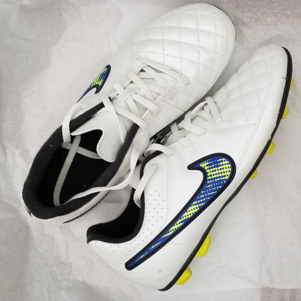 NIKE Cleats